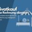Bildbeschreibung: Niedlicher Welpe lernt gehorsam in sonnigem Park - wichtige Welpenerziehung.